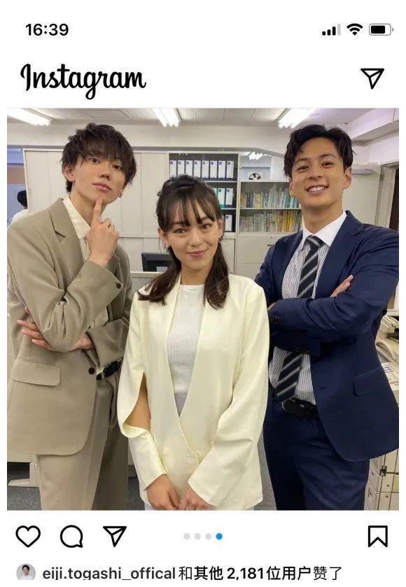 伦太郎和网传的假面骑士revice主演一起上节目 合照全是暗示