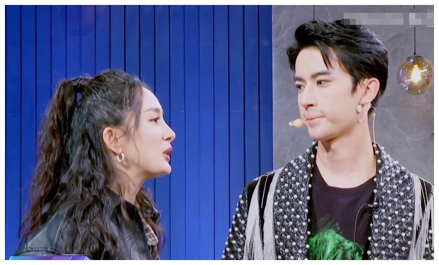 还在说"谁红跟谁玩"?杨幂探班于朦胧,她下意识的举动实力圈粉