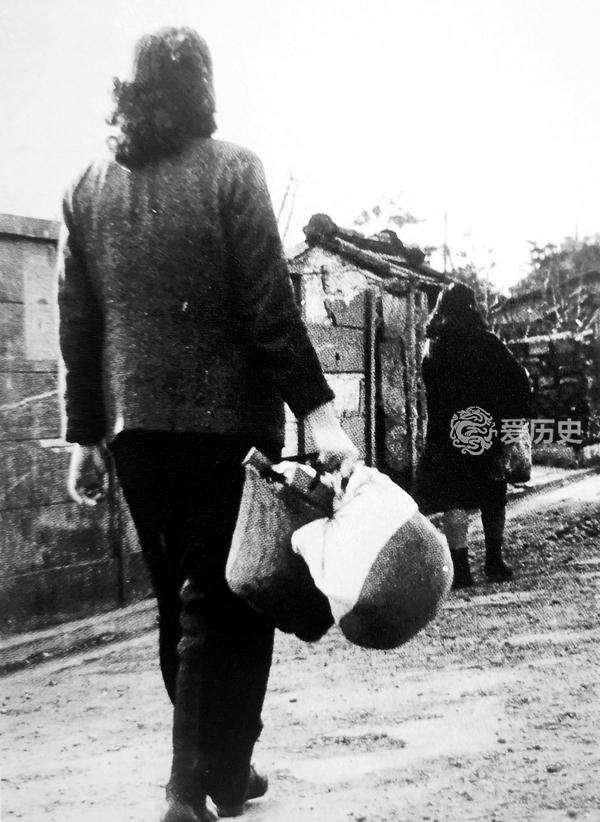1949年麦克阿瑟给<a href=
