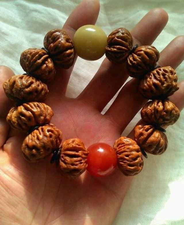 10斤蟠桃只出1条蟠桃核手串是奢侈浪费还是物有所值