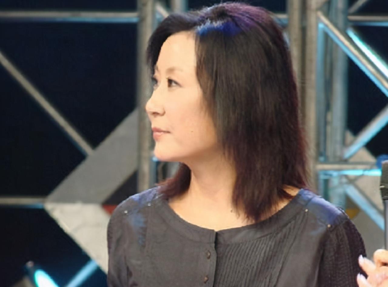 苏小明事业当红选择去留学嫁给法国厨师48岁转型当演员