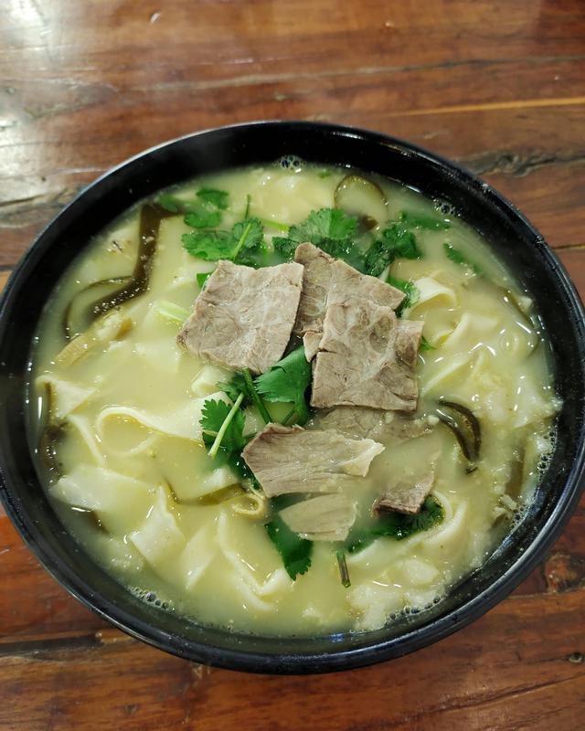 吃碗烩面吃出了生活中别样的道吃出了每个人都有一个故事