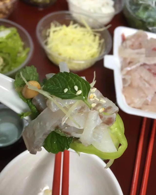 五华人吃鱼生