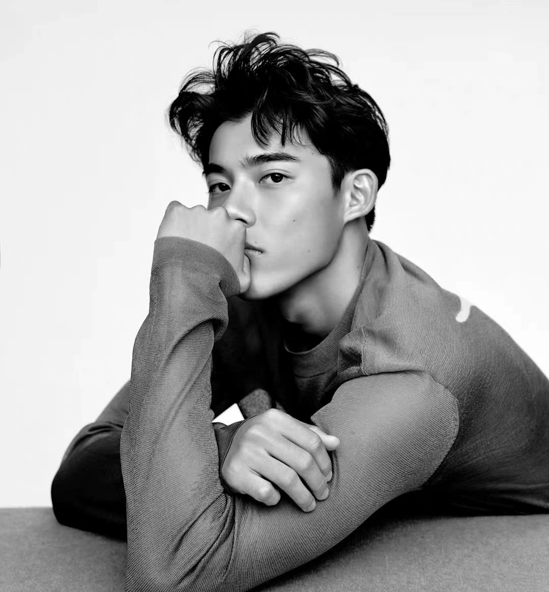 前国脚李明的儿子李嗣镕最近晒出自己的时尚写真