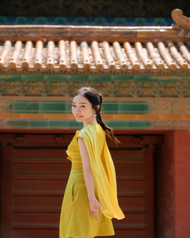 霍思燕被杜江宠成公主,纤细美腿堪比18岁少女,幸福是能看出来的休闲区蓝鸢梦想 - Www.slyday.coM 霍思燕被杜江宠成公主,纤细美腿堪比18岁少女,幸福是能看出来的休闲区蓝鸢梦想 - Www.slyday.coM