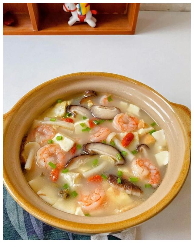 秋季滋补小秘诀菌菇海鲜汤汤鲜味美