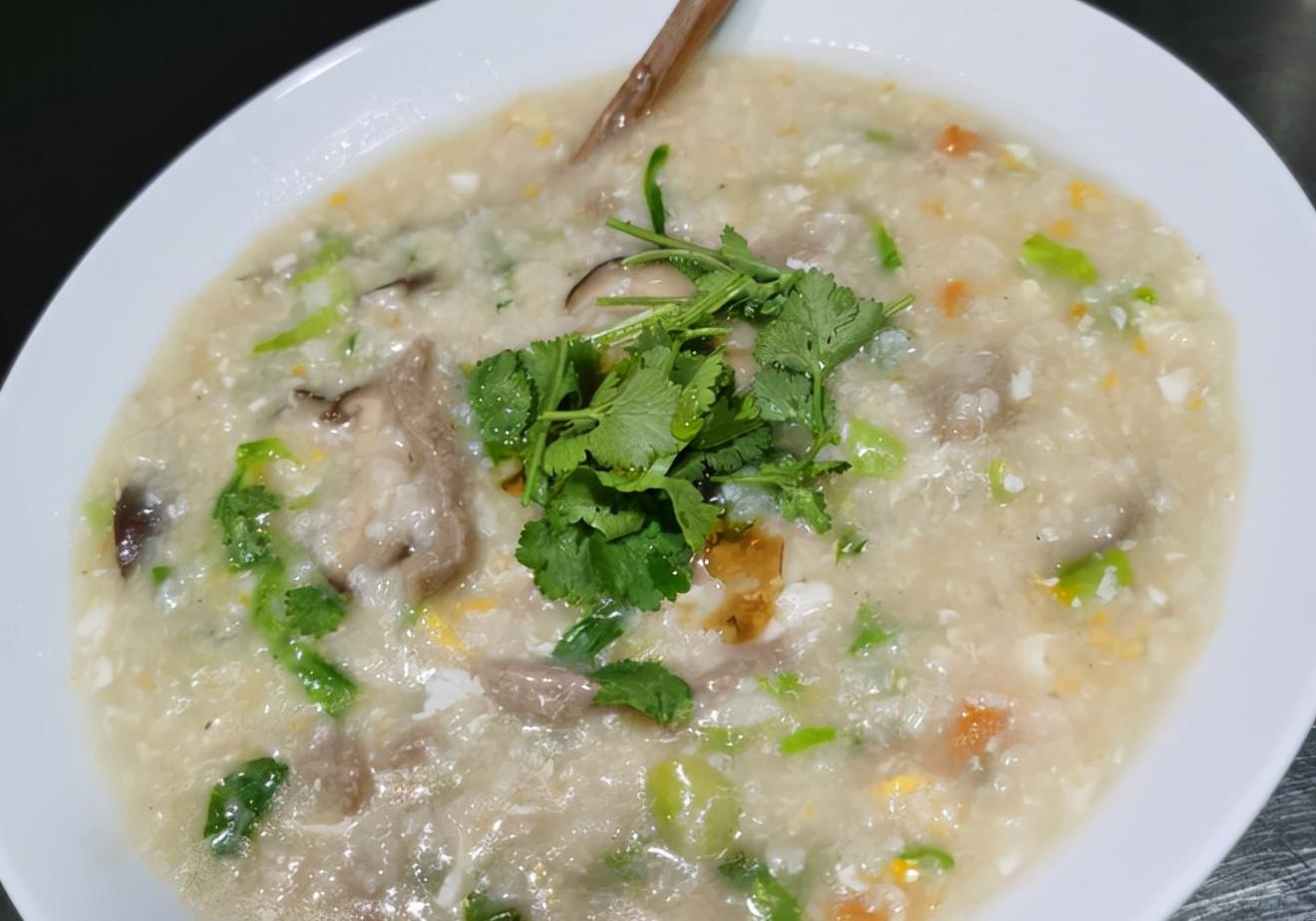 营养早餐粥-推荐122:生滚牛肉窝蛋粥|牛肉|备用|生菜_新浪新闻