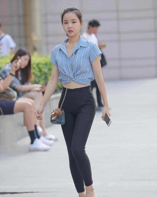 时尚修身运动服,减龄流行,喜欢气质好的女孩子!