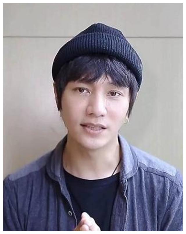 44岁陈坤确实老了,近照看出脸胖一圈,但还是非常帅气