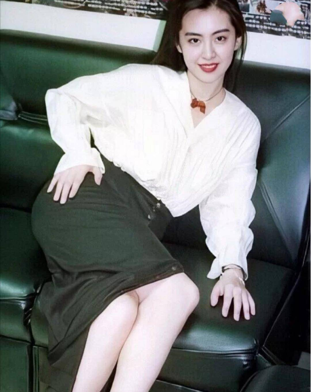 王祖贤穿搭很有韵味，一点都不输<a href=