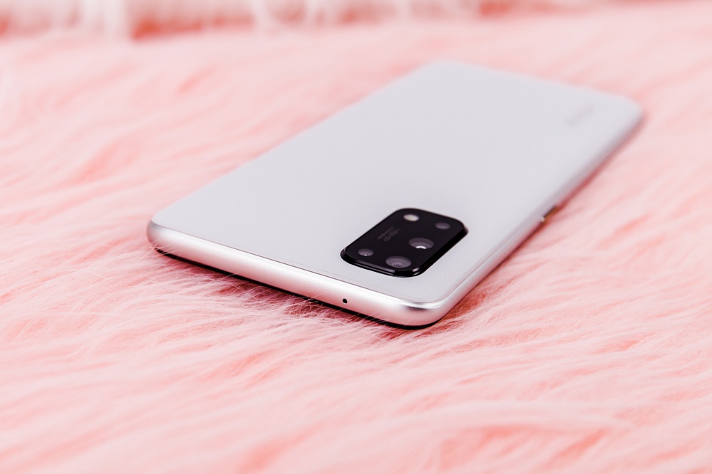 同价位少有的65w闪充素皮材质02realme真我q2pro图赏