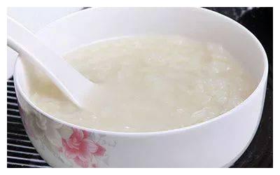 熬大米汤,大米直接下锅就错了,难怪难喝没营养,赶紧告诉家里人__财经