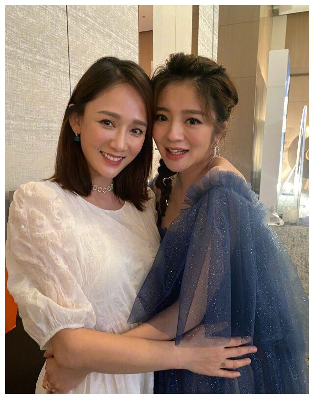 陈乔恩和安以轩合影,明明年纪只相差1岁,却被指气质完全被秒杀