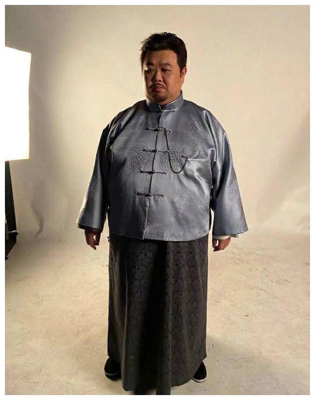 德云社41岁孙越晒近照肚子大得惊人似皮球网友却夸他瘦了