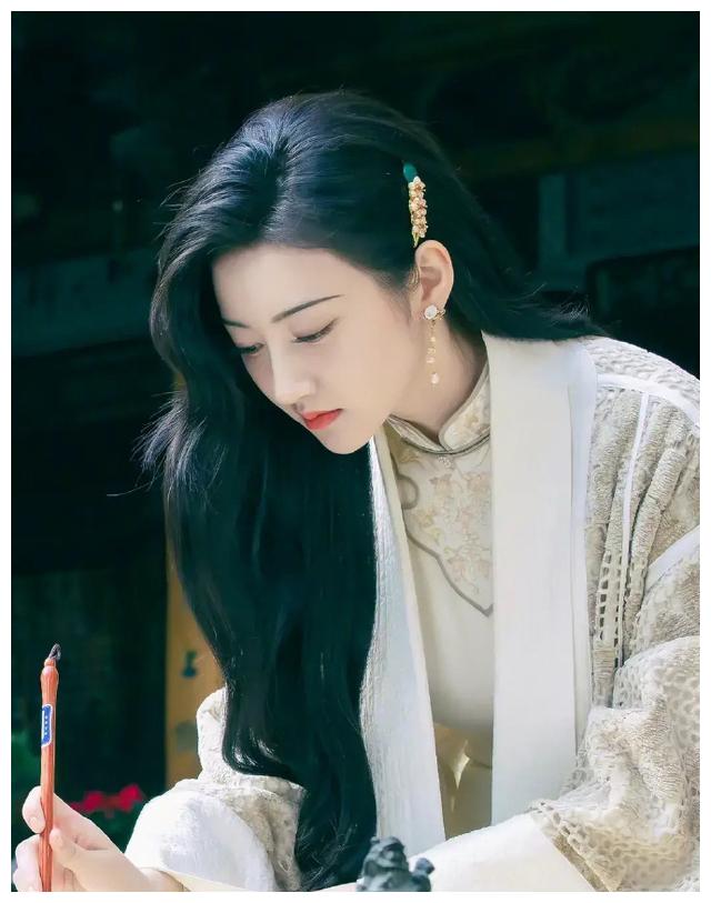 司藤的柳叶细眉是个意外惊喜 司藤 会成为景甜的惊喜吗 财经头条