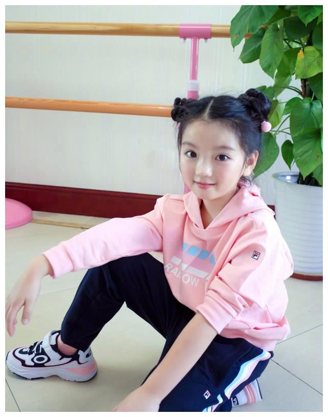 年入百万的养家之人阿拉蕾长大了看到近照让网友感慨不要长大