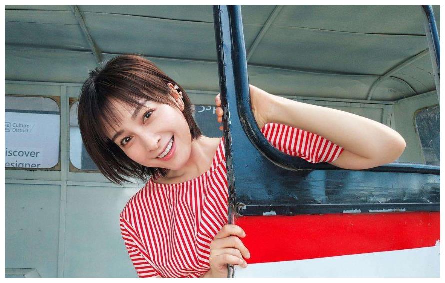 不得不说年轻时候的吴昕,是很好看的,现在只是多了几分经历和沧桑,但