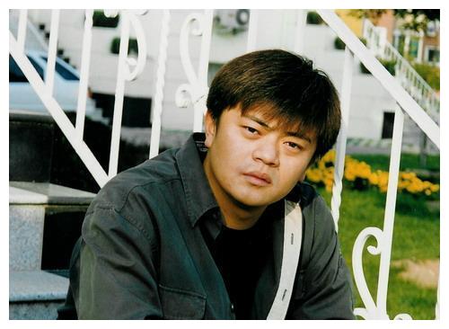 中,老戏骨高明饰演戴天理(巍子饰演)的父亲——前清遗老戴翰霆