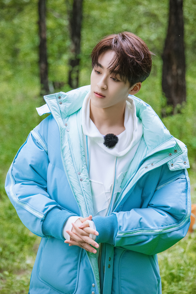 何洛洛首次担任户外真人秀节目的常驻嘉宾,综艺感十足,每期节目都饱含