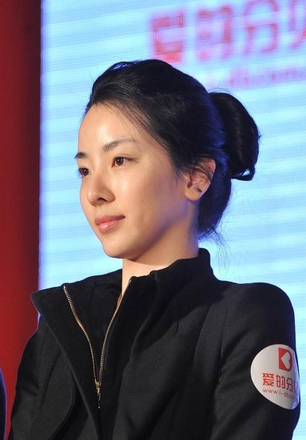 李思思的素颜真是看不腻,就算穿一身低调服装,也有一种气质