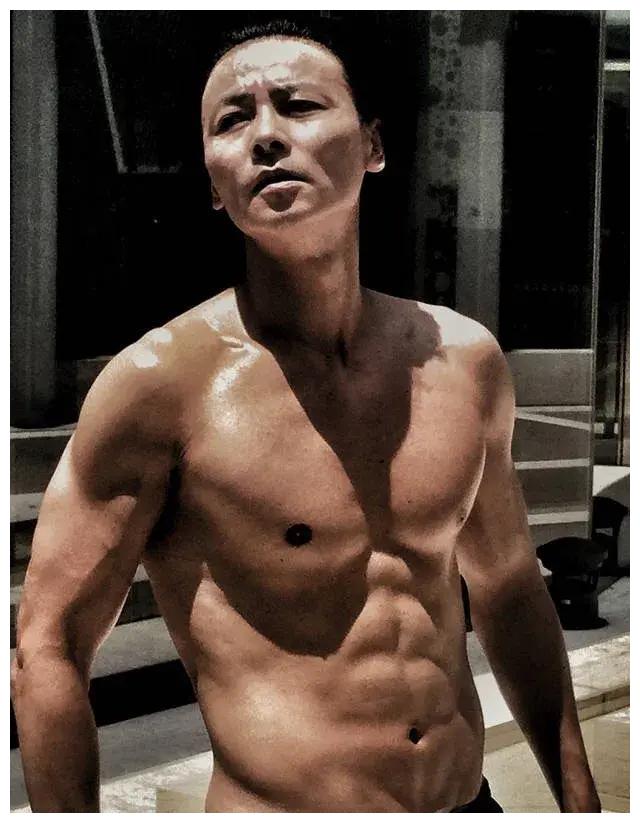 六大功夫明星硬汉照 李小龙才是真肌肉