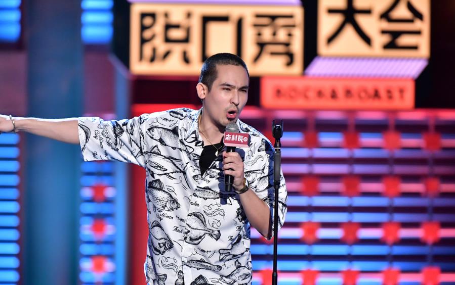 《脱口秀大会》第二季的冠军是1995年出生的年轻选手卡姆.