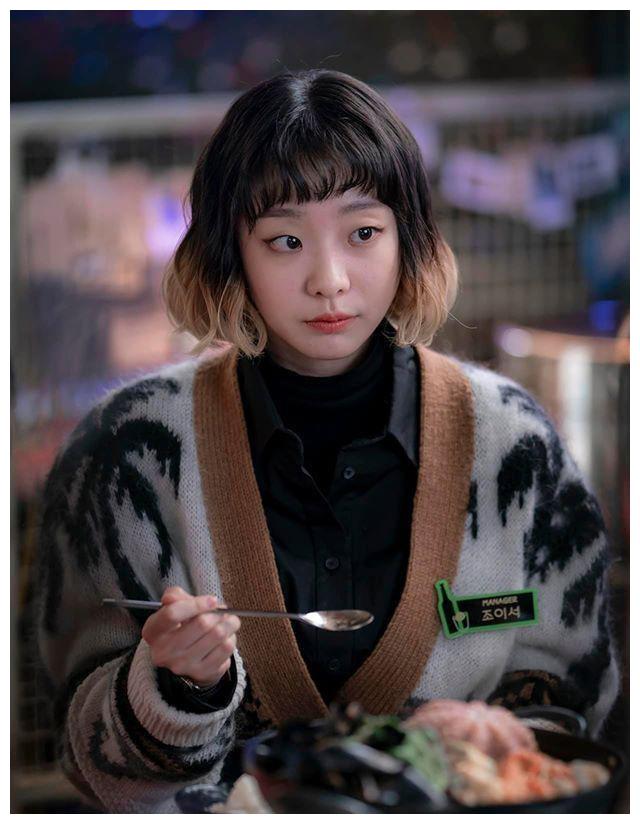 演员韩剧《梨泰院class》伊瑞演员金多美拍摄现场照片__财经头条