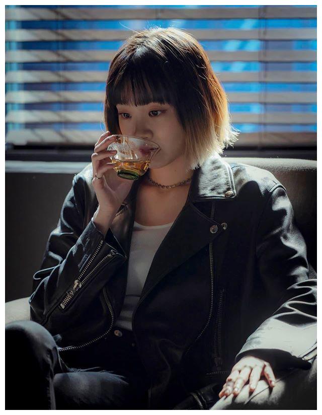 演员韩剧《梨泰院class》伊瑞演员金多美拍摄现场照片__财经头条