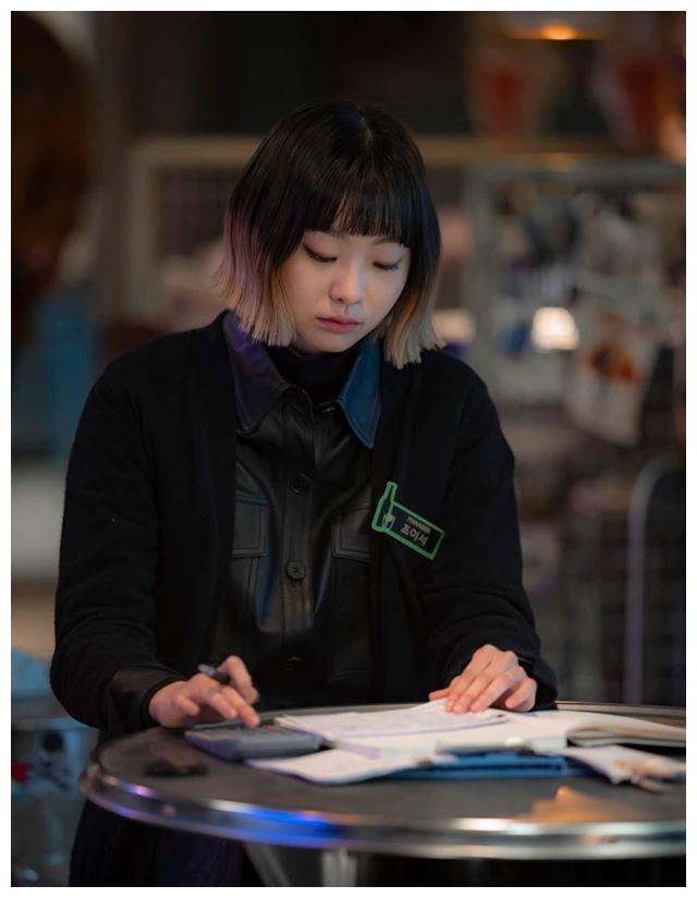 演员韩剧《梨泰院class》伊瑞演员金多美拍摄现场照片__财经头条