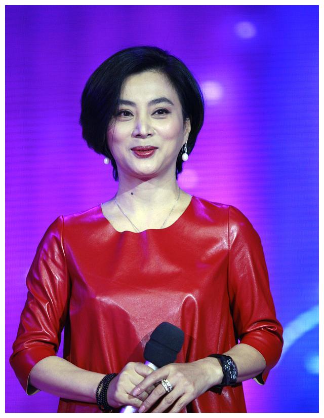 甜歌皇后李玲玉从销量神话到逐渐消失只因强行改变演唱风格