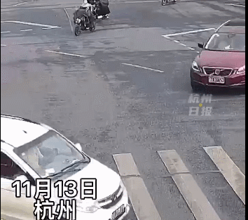 街头，特警突然被一辆面包车拦下！之后5分钟，惊心动魄休闲区蓝鸢梦想 - Www.slyday.coM