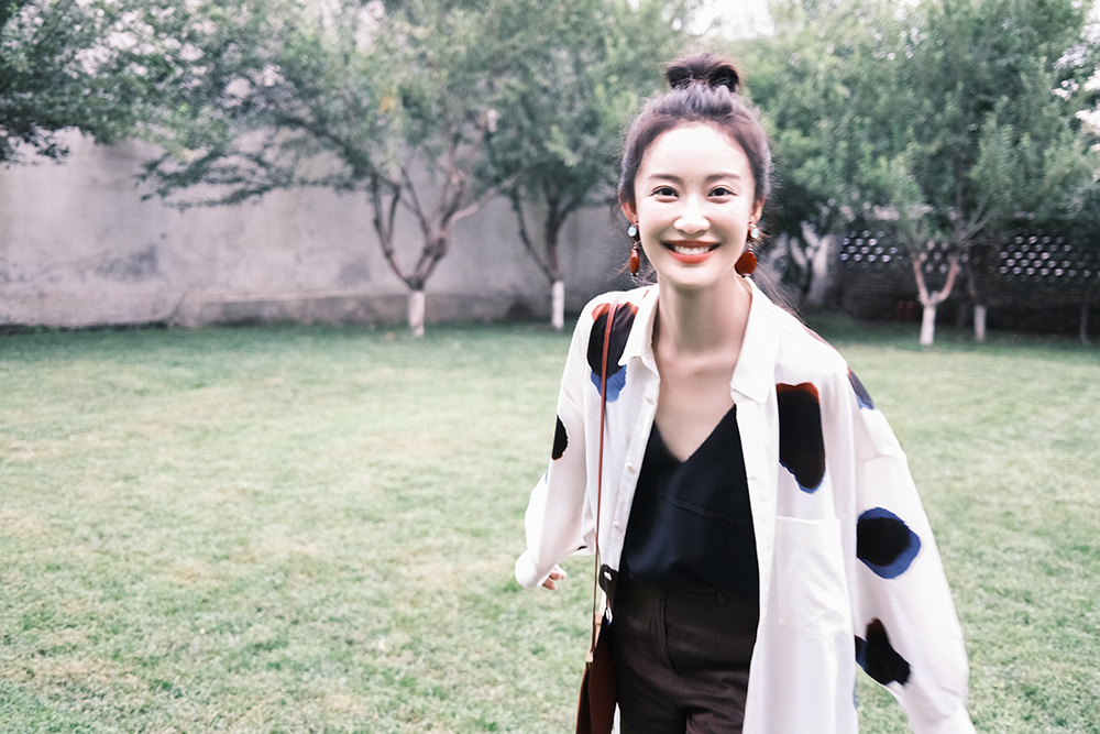 的可爱护士蔡雨萱到《心跳源计划》的拽妹莫莉,孙佳雨不断尝试新风格