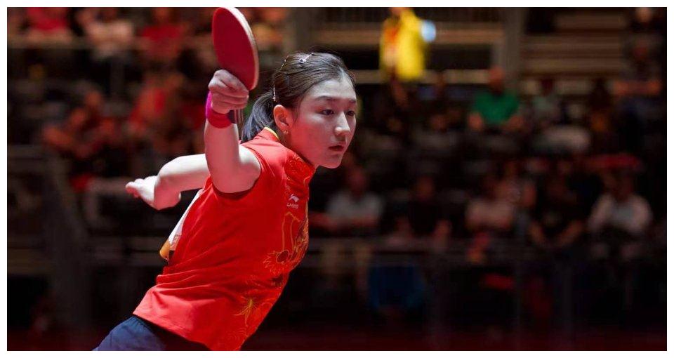 陈梦比赛裙装,身材偏胖,大腿屁股胖嘟嘟,但颜值高,肤白貌美!