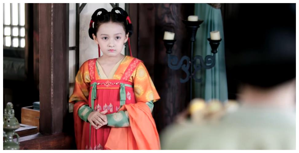 风起霓裳:?只会瞪眼,瘪嘴,古力娜扎演技不如10岁的小女孩?__财经头条
