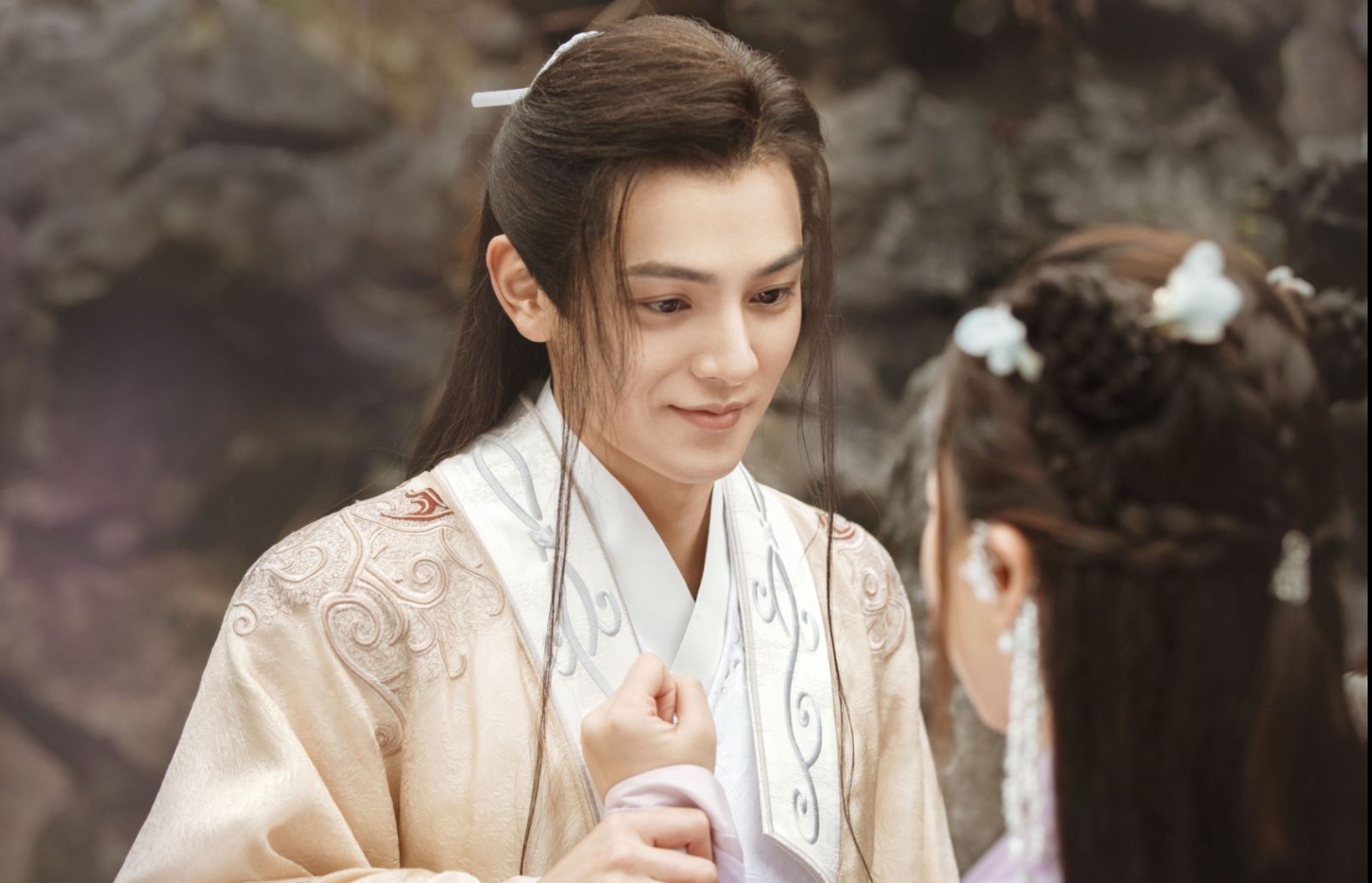 王润泽《倾世锦鳞谷雨来》浪漫收官 马不停蹄进新组