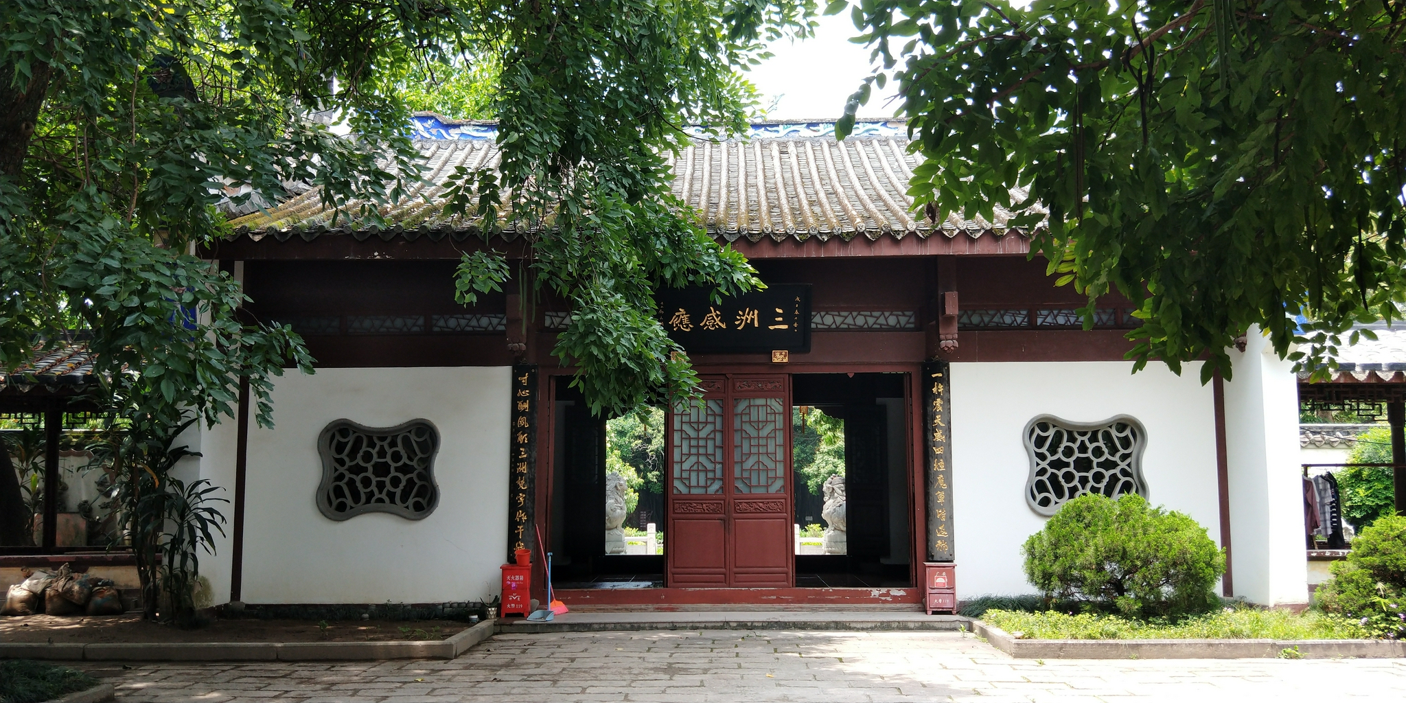 思窝花脸福州开化寺位于福建园林明珠的西湖公园开化屿上