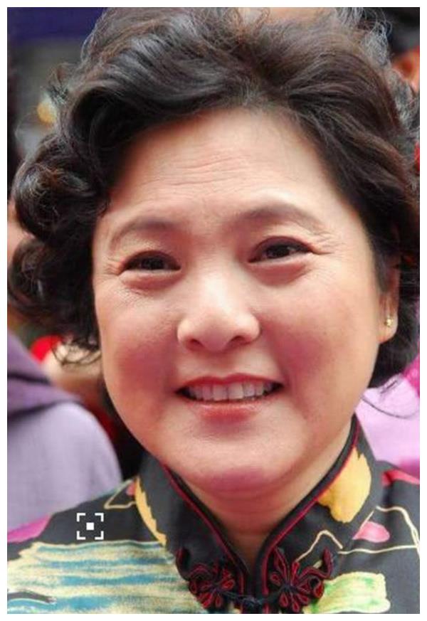 被"逼"离婚,流落街头,郭凯敏前妻张芝华的报复手段"真解恨"