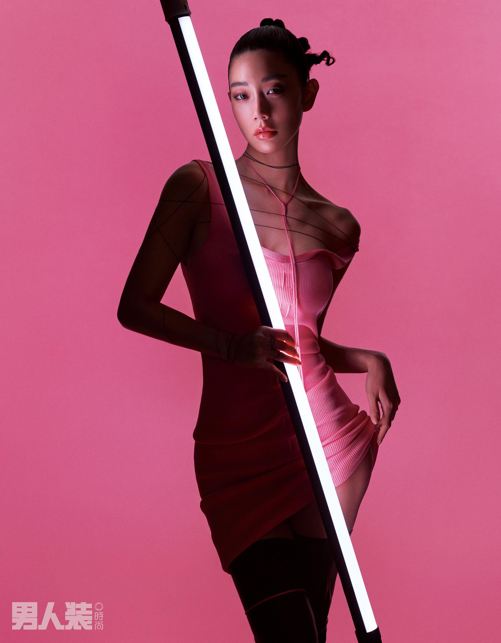 克拉拉男人装光影大片曝光可爱性感氛围感十足