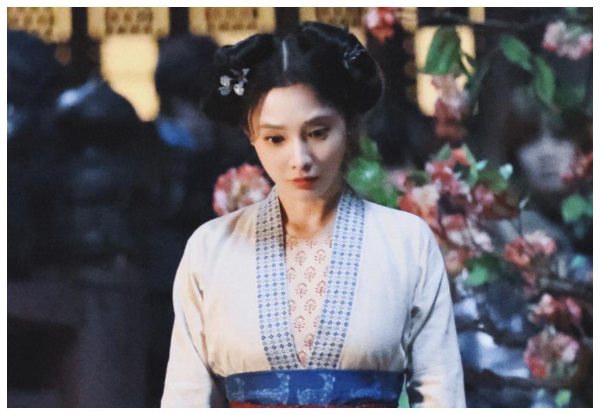 于正新剧不舍寡淡风，彭小苒剧照一出，“小枫”滤镜碎一地休闲区蓝鸢梦想 - Www.slyday.coM