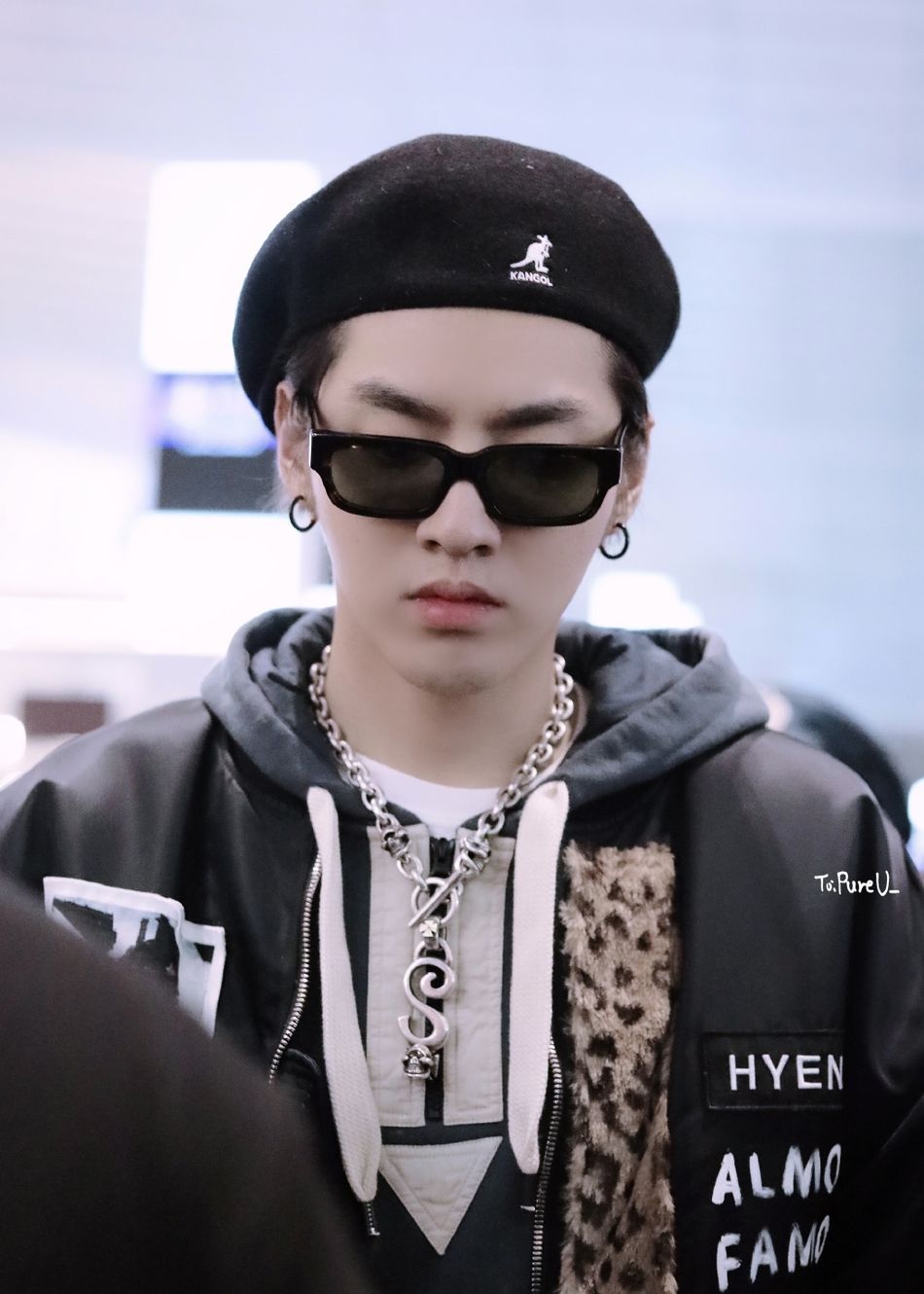 组图:吴亦凡戴贝雷帽潮装亮相日本 表情呆萌侧颜迷skr人
