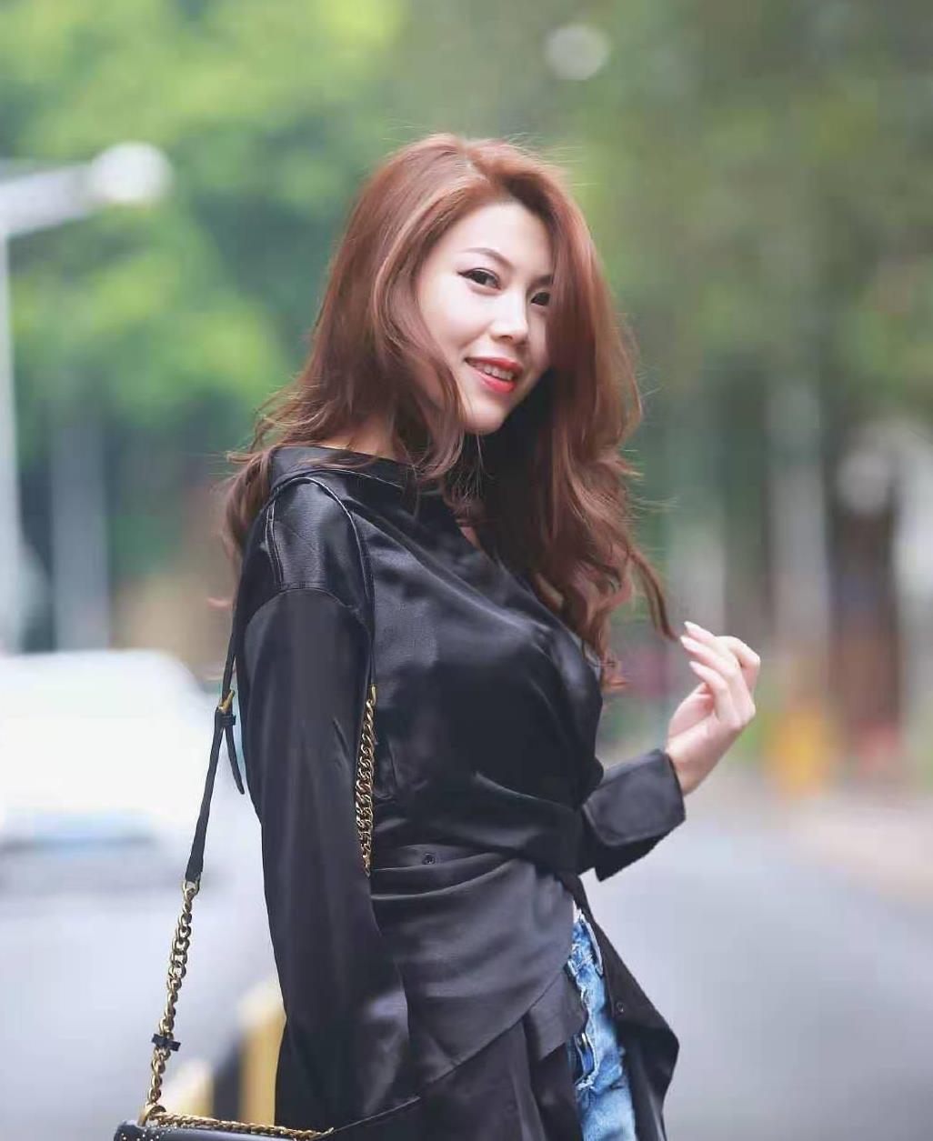 决定女人气质的是相貌吗?应该是时尚的穿搭加上独特的个性