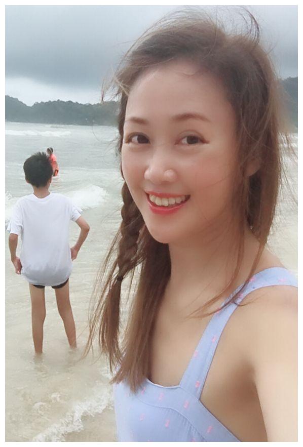 梁小冰晒一家三口照颜值如初祝英台与马文才生的儿子真心帅