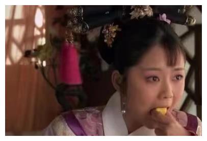 谭松韵五一晒风中头发凌乱游客照 谭松韵五一去哪里玩了？
