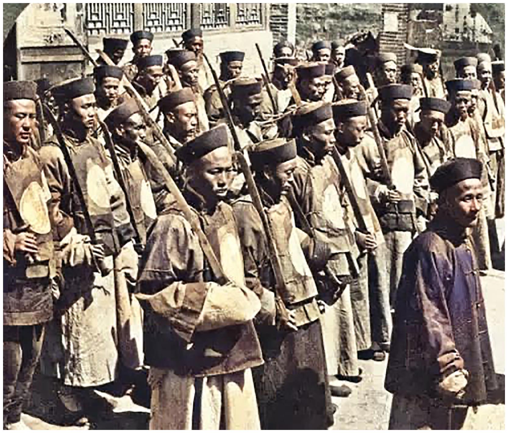 图片:八旗兵在清末已无战斗力.图片:清朝的汉军兵勇.