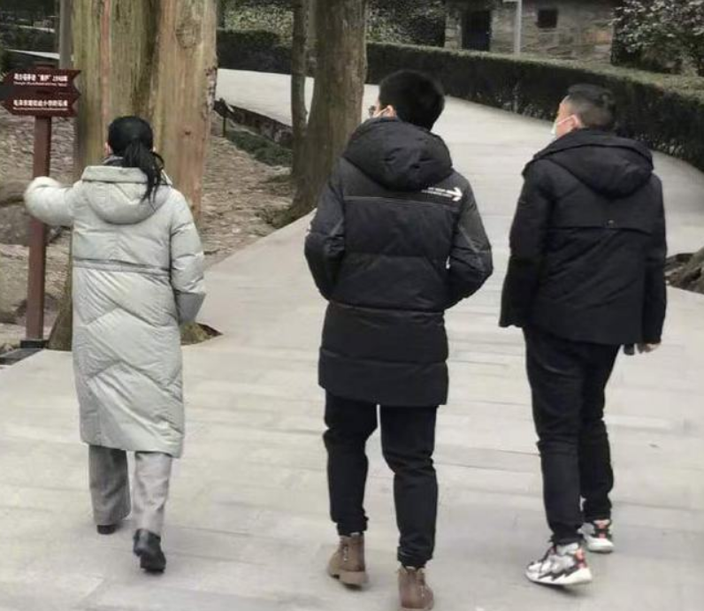 孙卓妈妈透露，孙海洋和儿子拍照怕被嫌弃，父子两人并未打开心扉休闲区蓝鸢梦想 - Www.slyday.coM