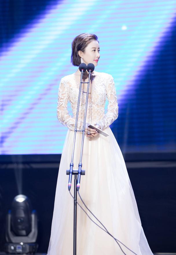 舒畅罕见深v蕾丝裙亮相,好身材令人羡慕,温婉优雅依然童年女神_高清