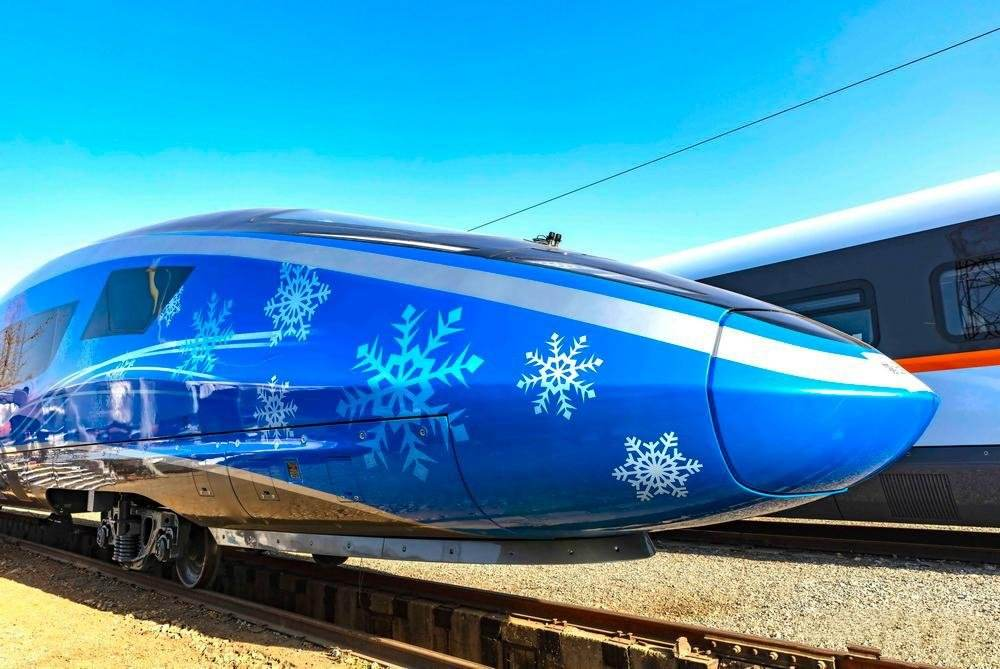 京张高铁瑞雪迎春蒙皮首检完成