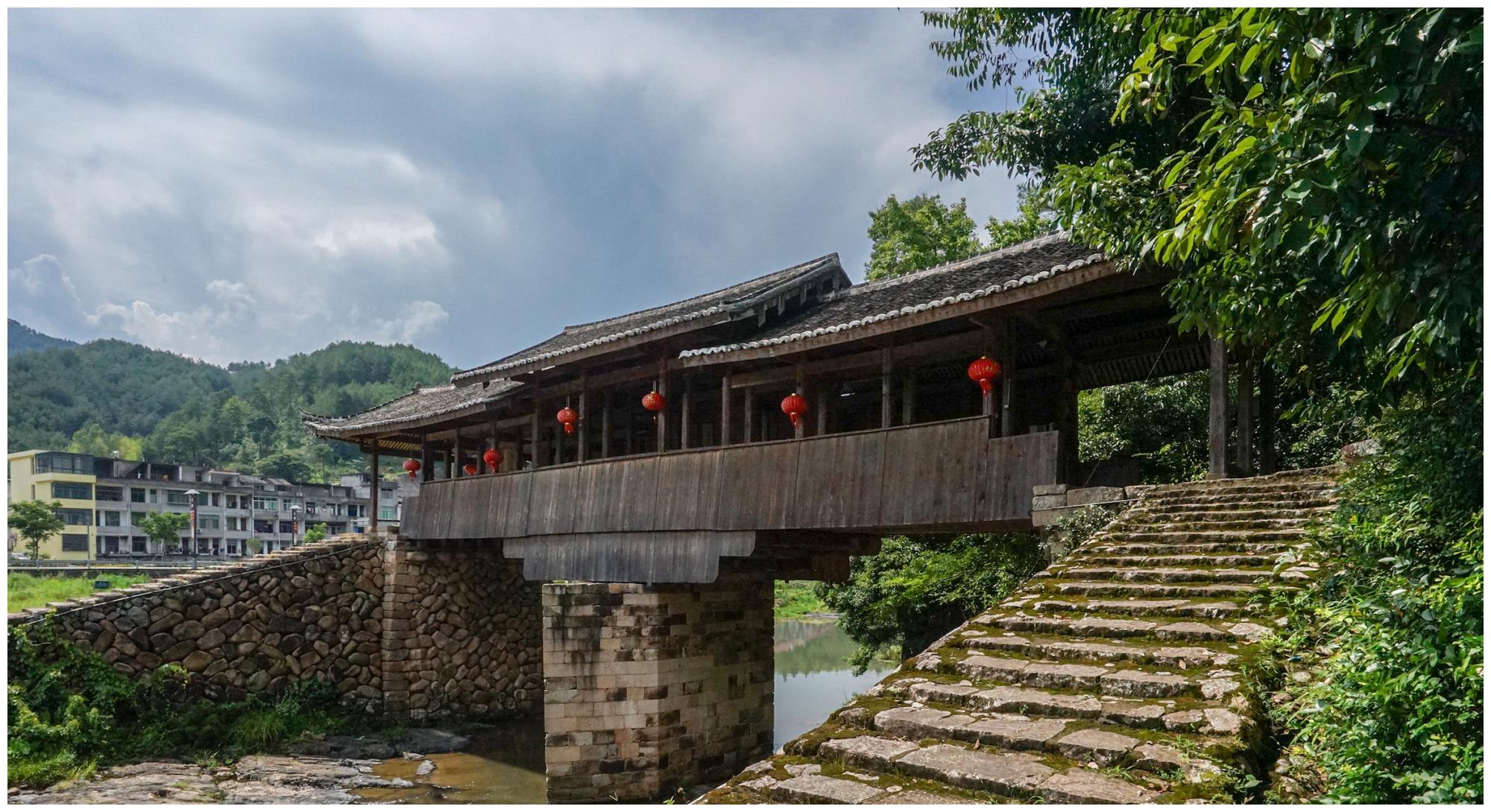 文重桥坐落在浙江省历史文化名镇泰顺县筱村镇境内,是由林光业后裔林