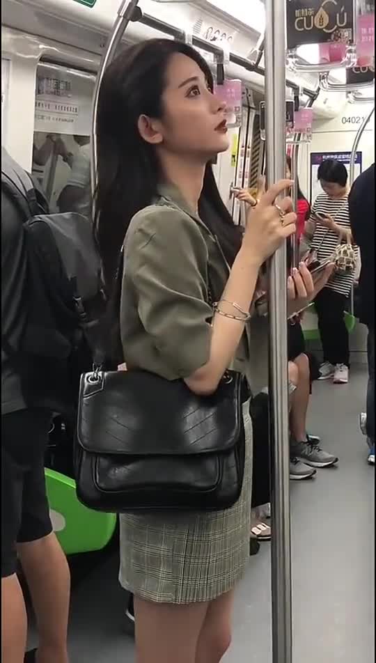 爱死这个小姐姐看一眼就恋爱了