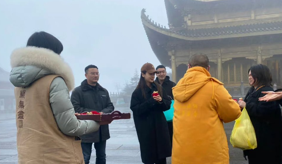 珠宝代言广告被白纸遮脸，生日冷清却频上热榜，杨颖离婚更火了？休闲区蓝鸢梦想 - Www.slyday.coM